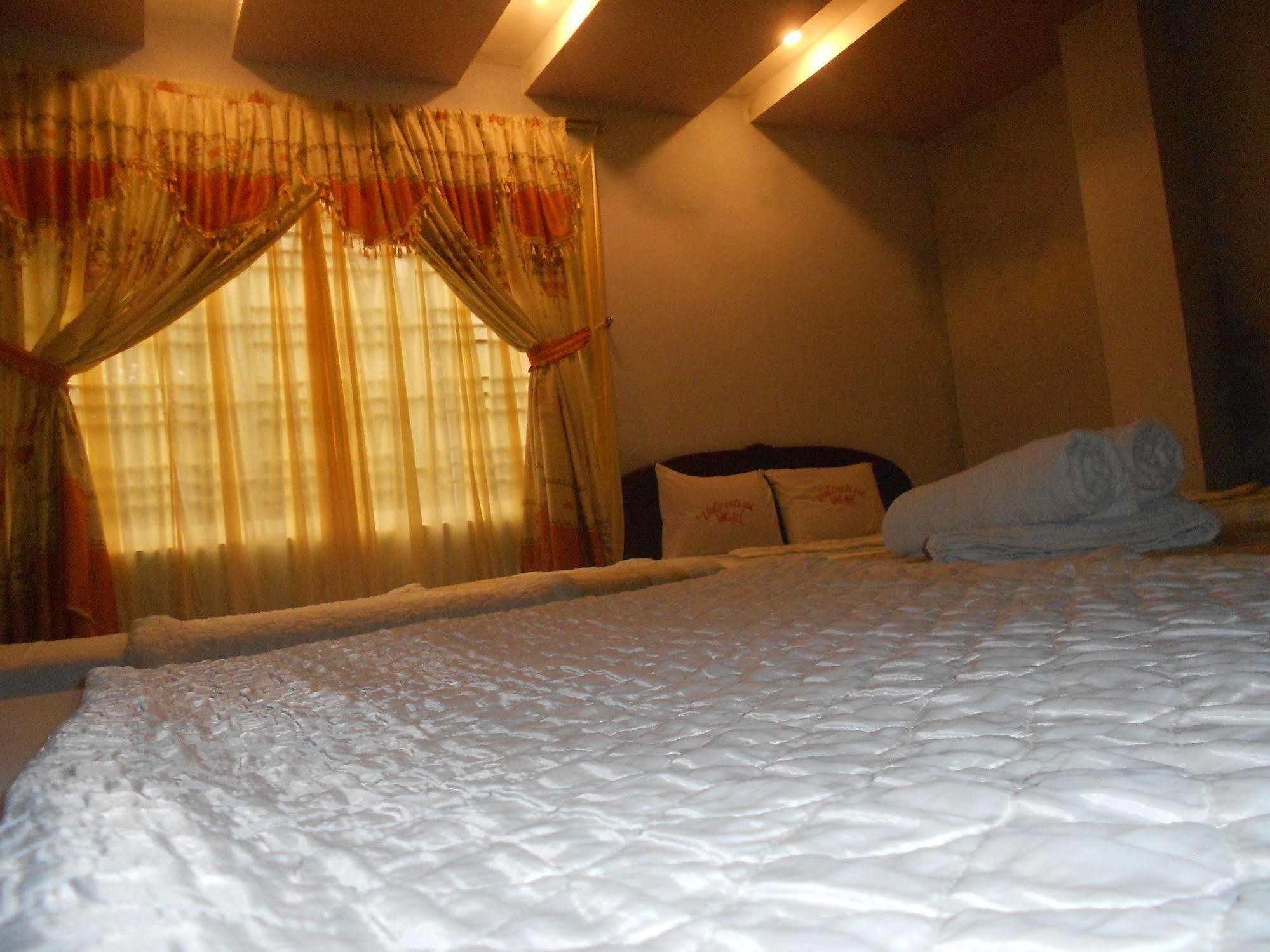 Valentine Hotel Hue Zewnętrze zdjęcie